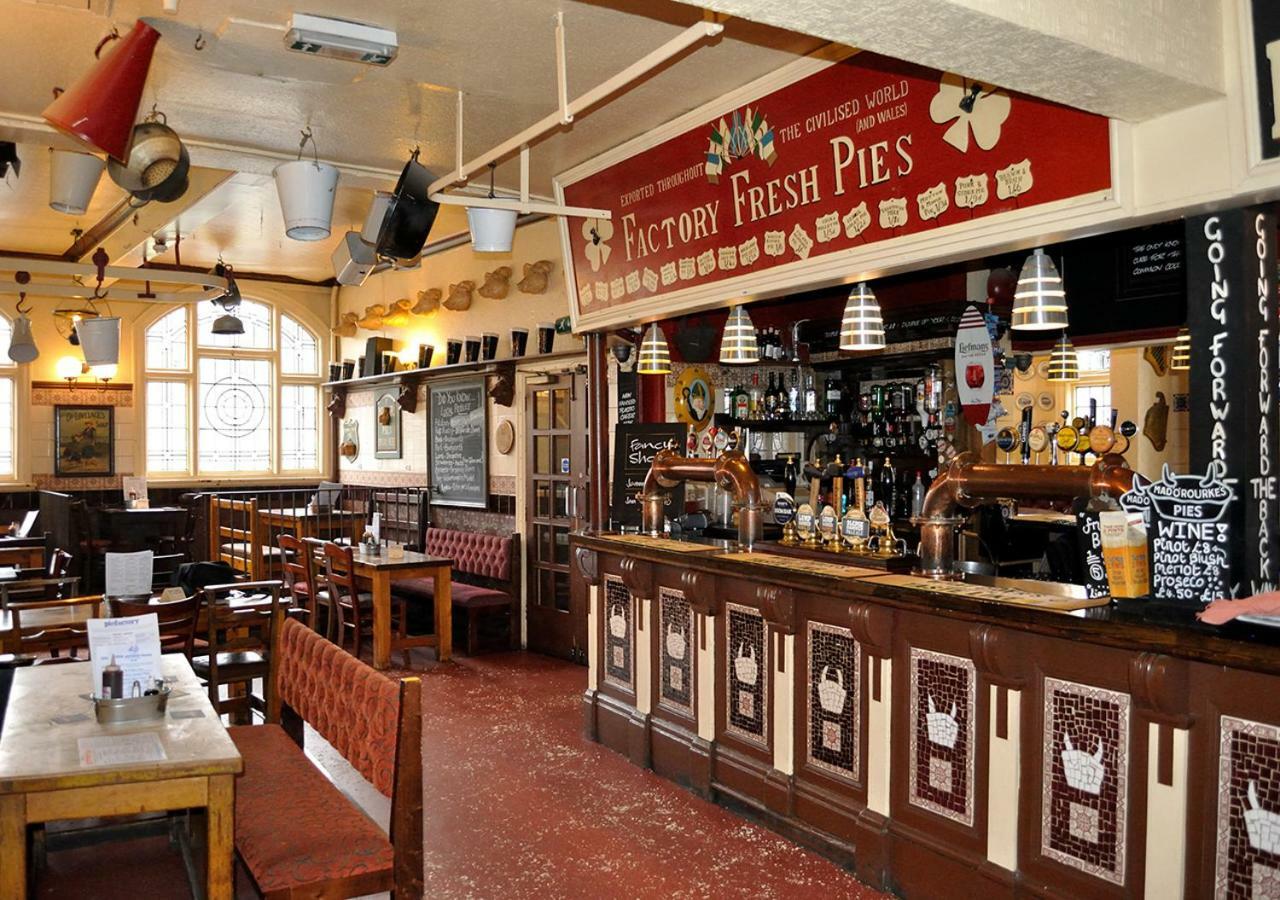 Mad O'Rourkes Pie Factory 호텔 더들리 외부 사진